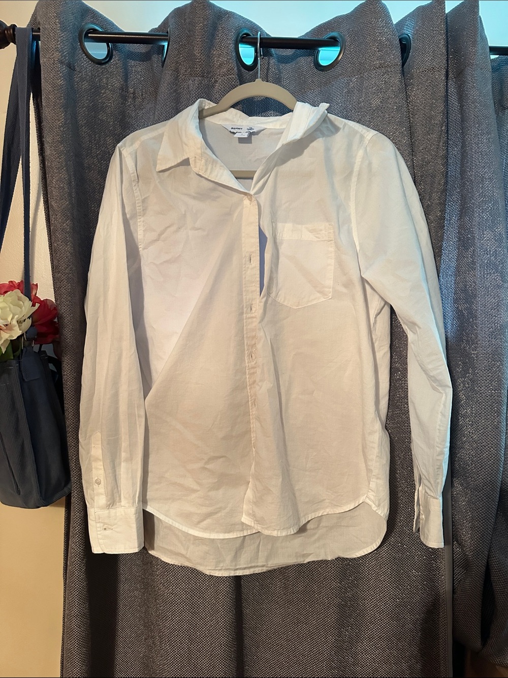 Women’s Old Navy White Button-Up Long-Sleeve Shirt - Classic Casual